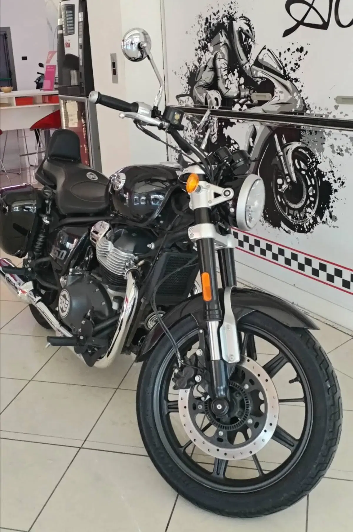 Royal Enfield Super Meteor 650 (2023 - 26) (4)