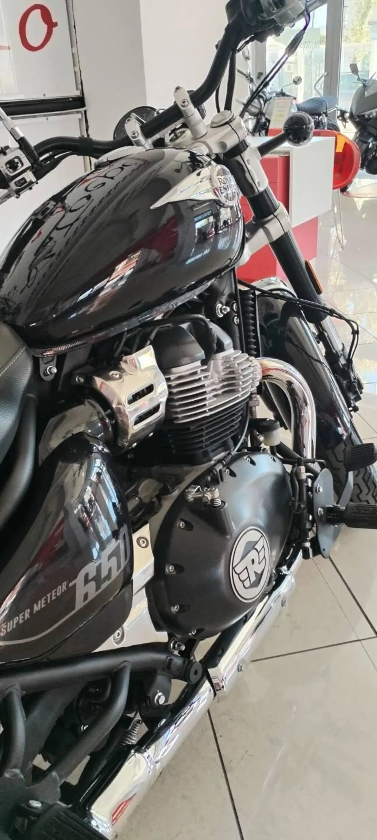 Royal Enfield Super Meteor 650 (2023 - 26) (5)