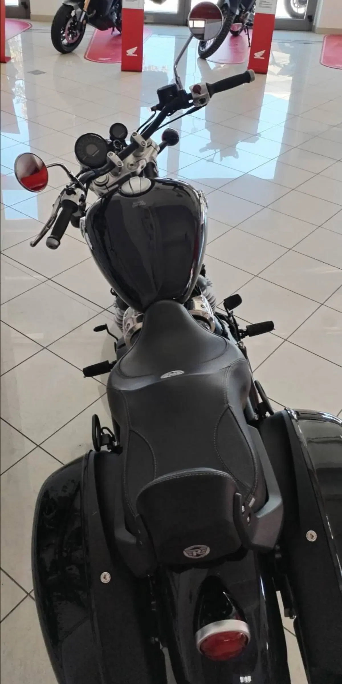 Royal Enfield Super Meteor 650 (2023 - 26) (8)