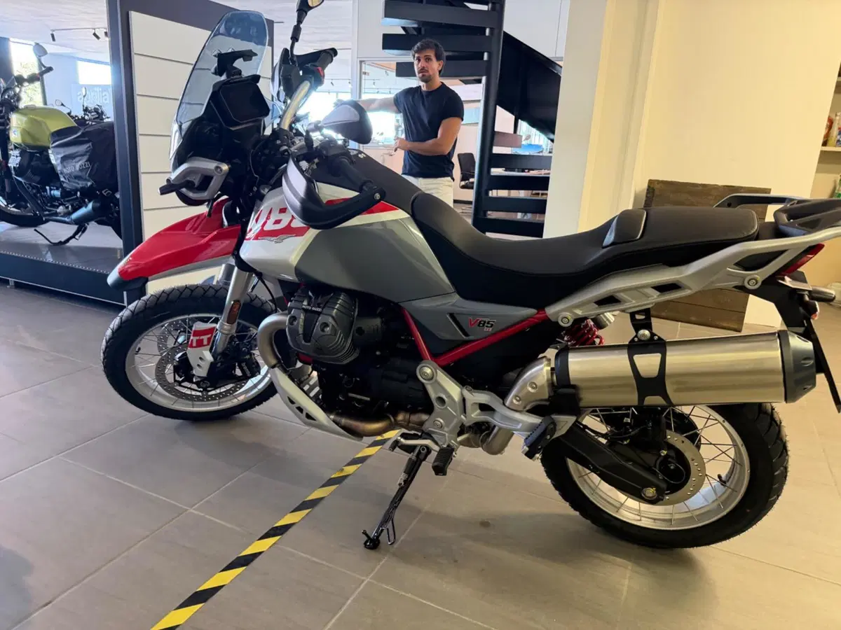 Moto Guzzi V85 TT (2024 - 26) (4)