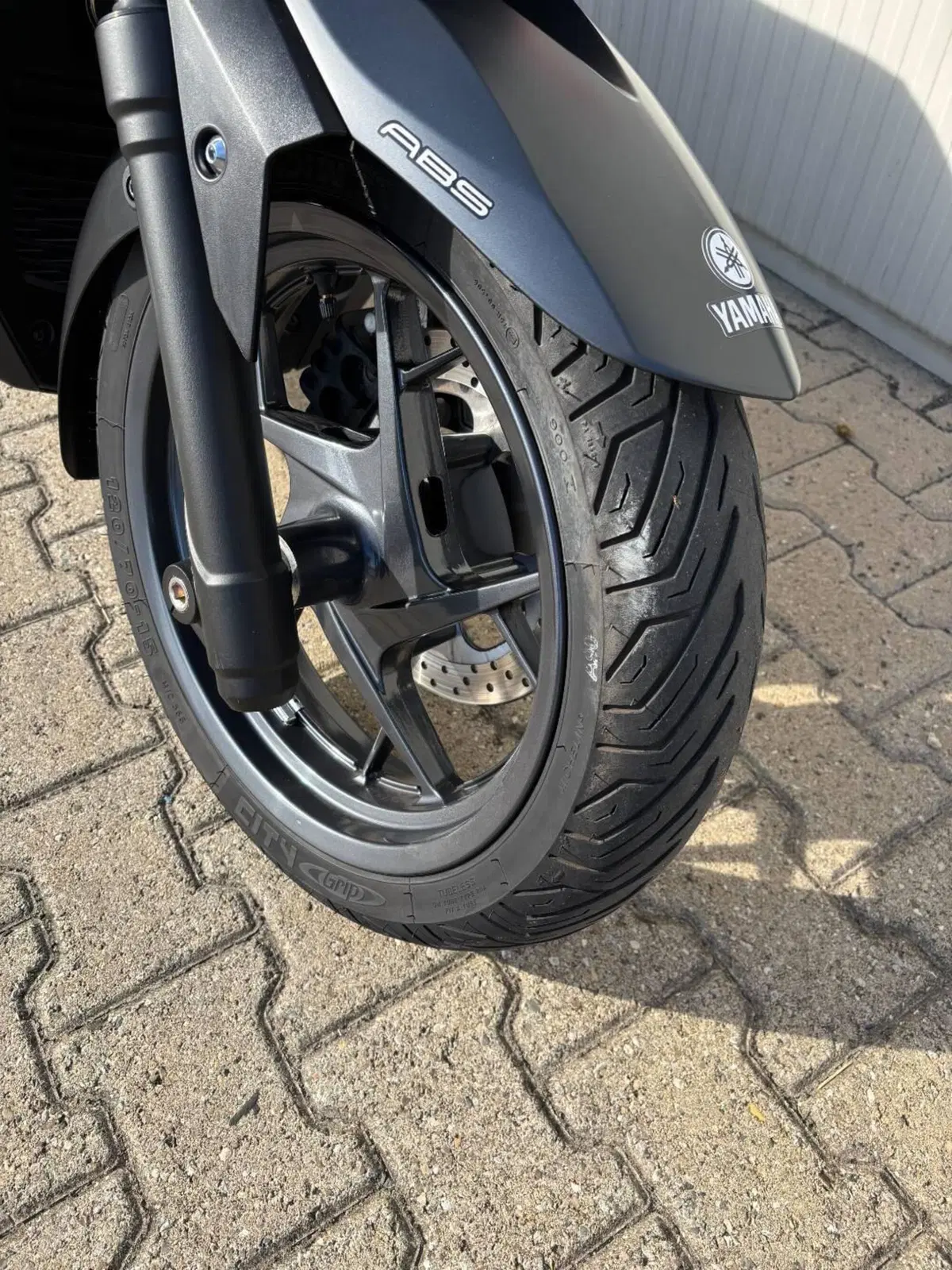 Yamaha X-Max 250 Iron Max ABS (2016) (5)
