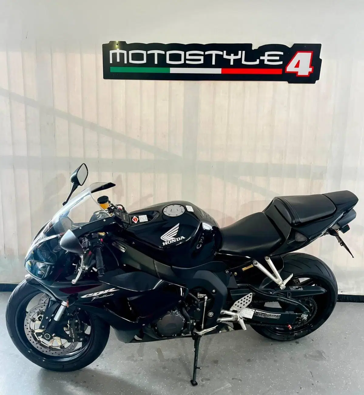 Honda CBR 1000 RR Fireblade (2006 - 07) (2)