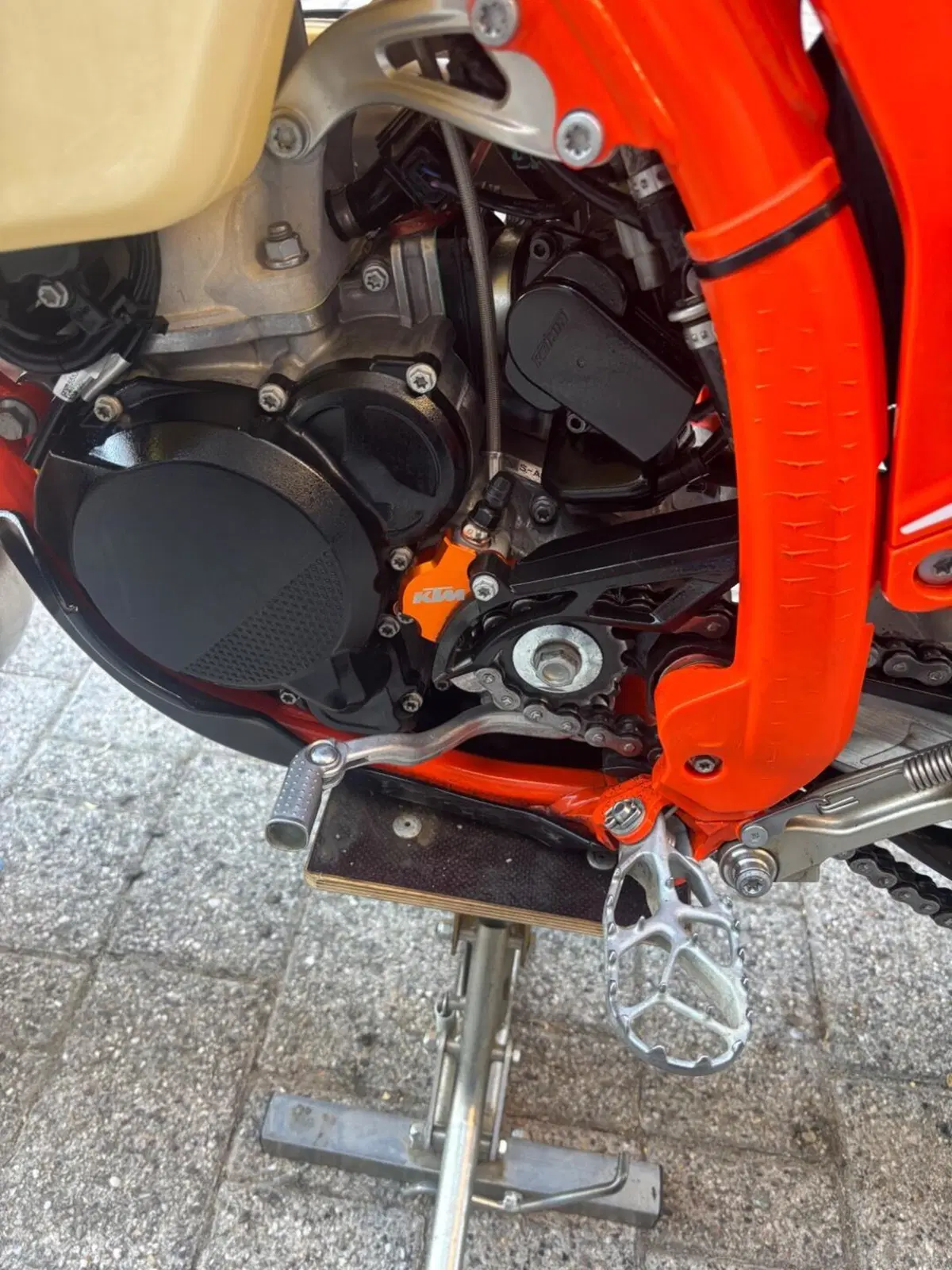 KTM 300 EXC Champion Edition (2025) (7)