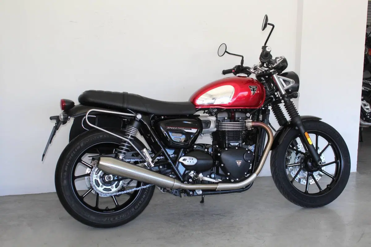 Triumph Speed Twin 900 Chrome Edition (2023) (3)