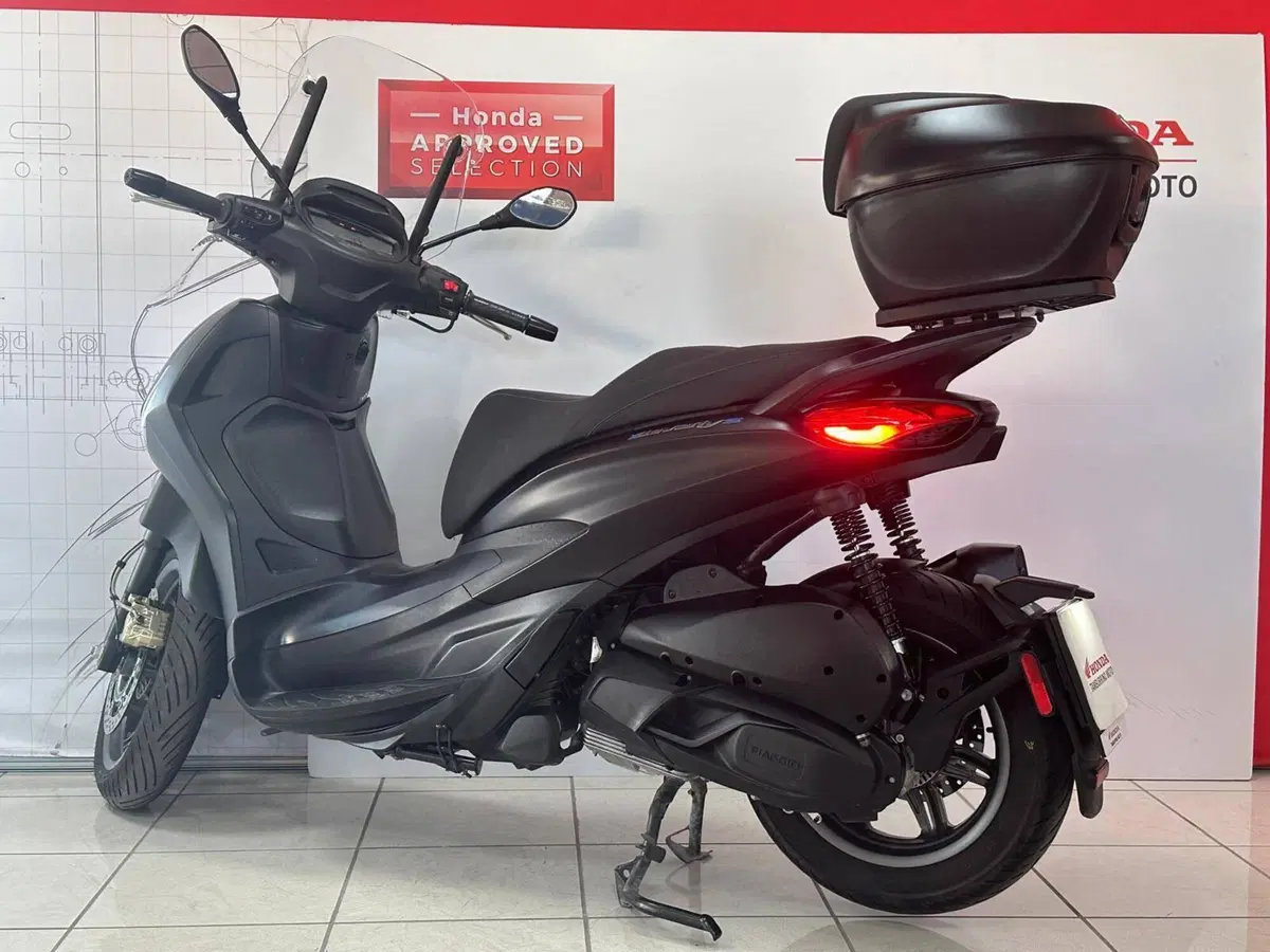Piaggio Beverly 400 (2025 - 26) (4)
