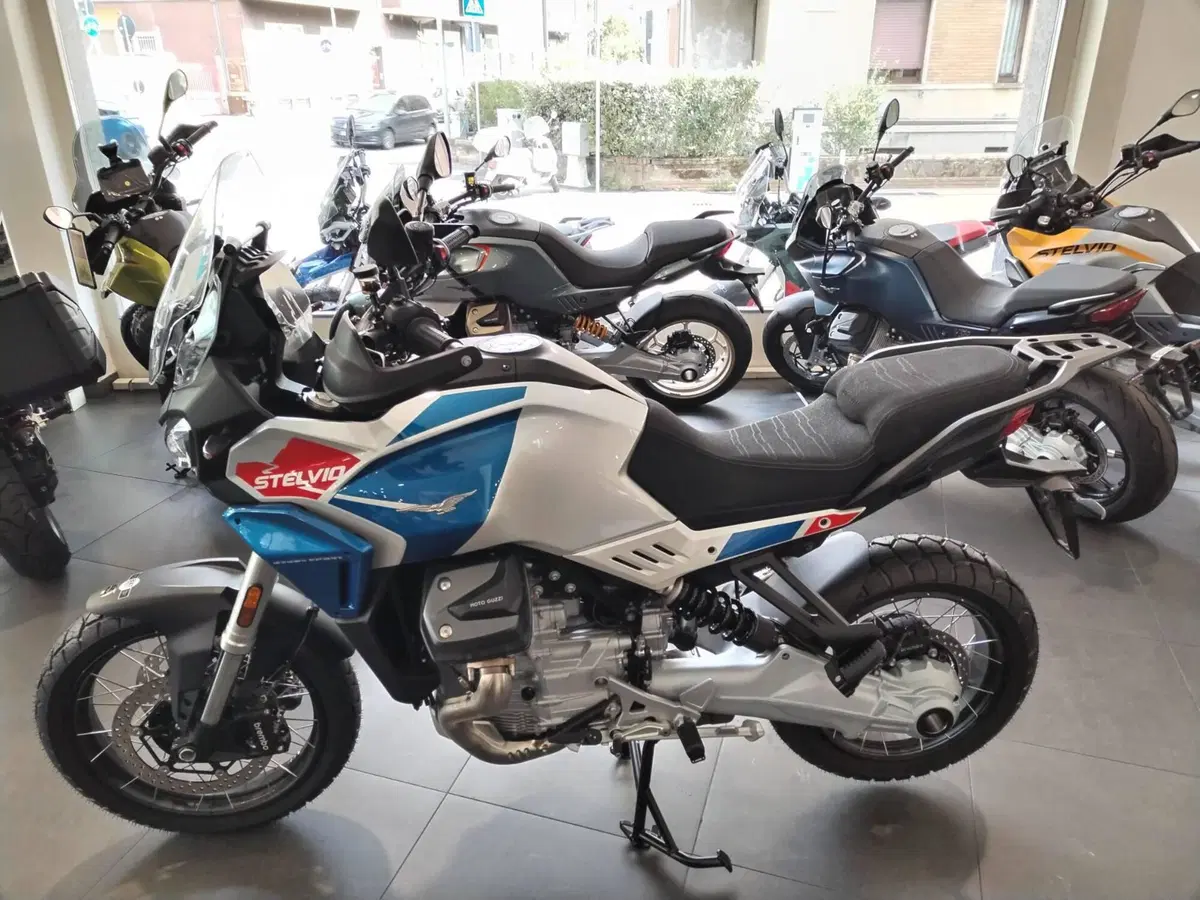 Moto Guzzi Stelvio Duecento Tributo (2025 - 26)