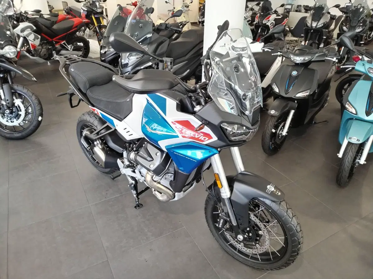 Moto Guzzi Stelvio Duecento Tributo (2025 - 26) (3)