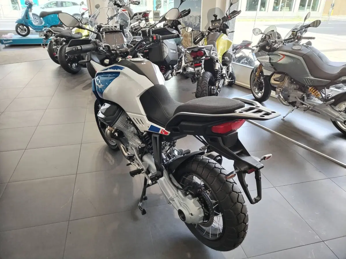 Moto Guzzi Stelvio Duecento Tributo (2025 - 26) (6)