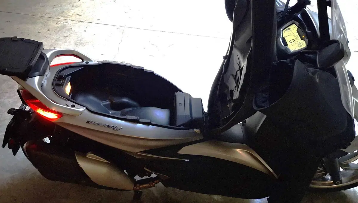 Piaggio Beverly 400 ABS-ASR (2021 - 24) (4)