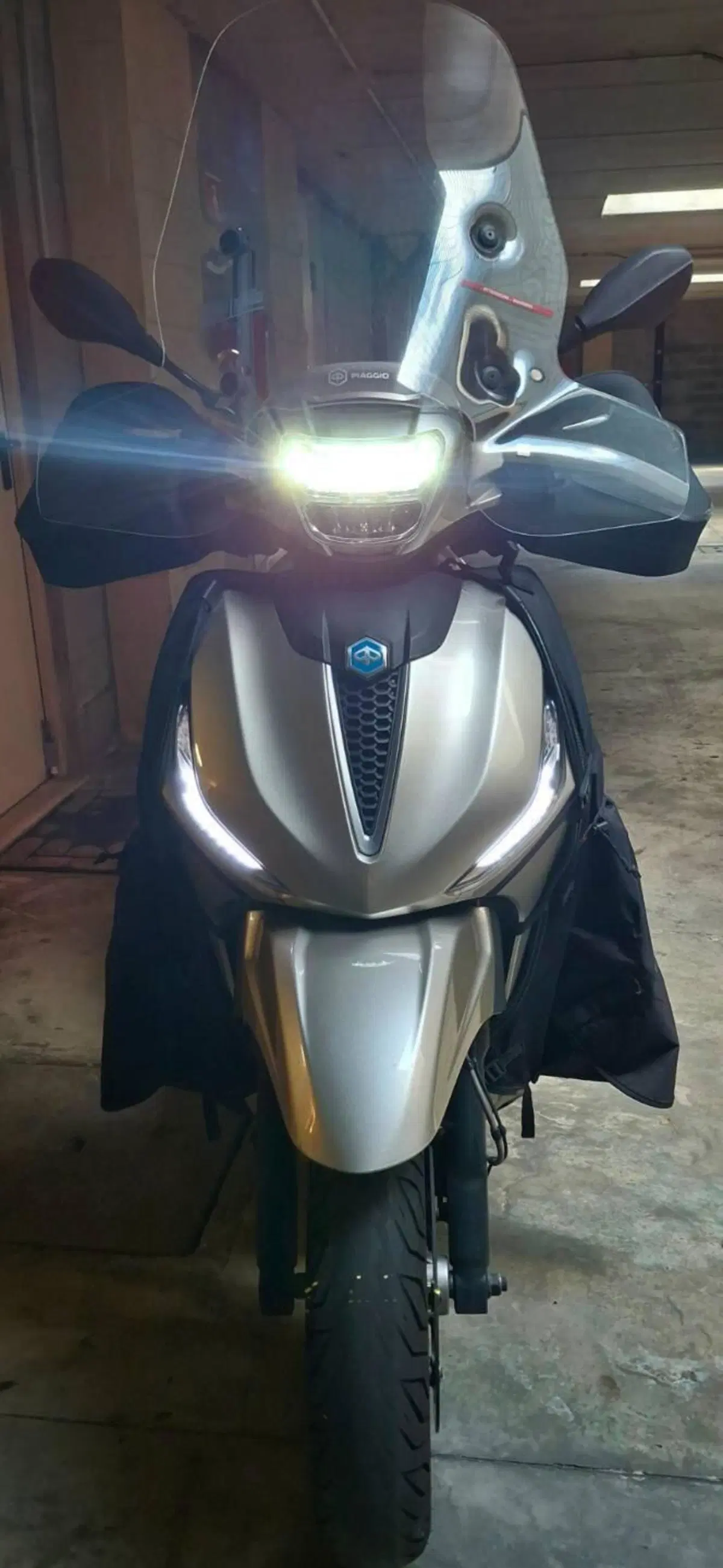 Piaggio Beverly 400 ABS-ASR (2021 - 24) (12)