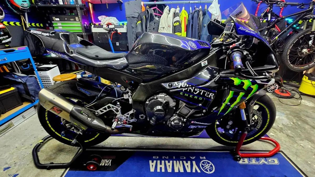 Yamaha YZF R1 (2015 - 16) (3)