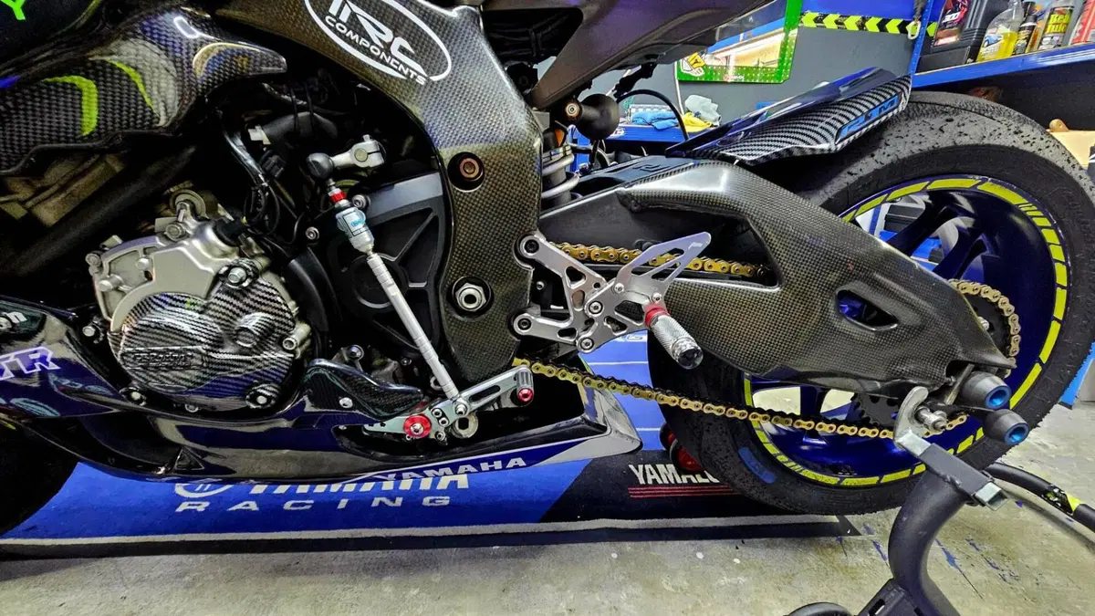 Yamaha YZF R1 (2015 - 16) (5)