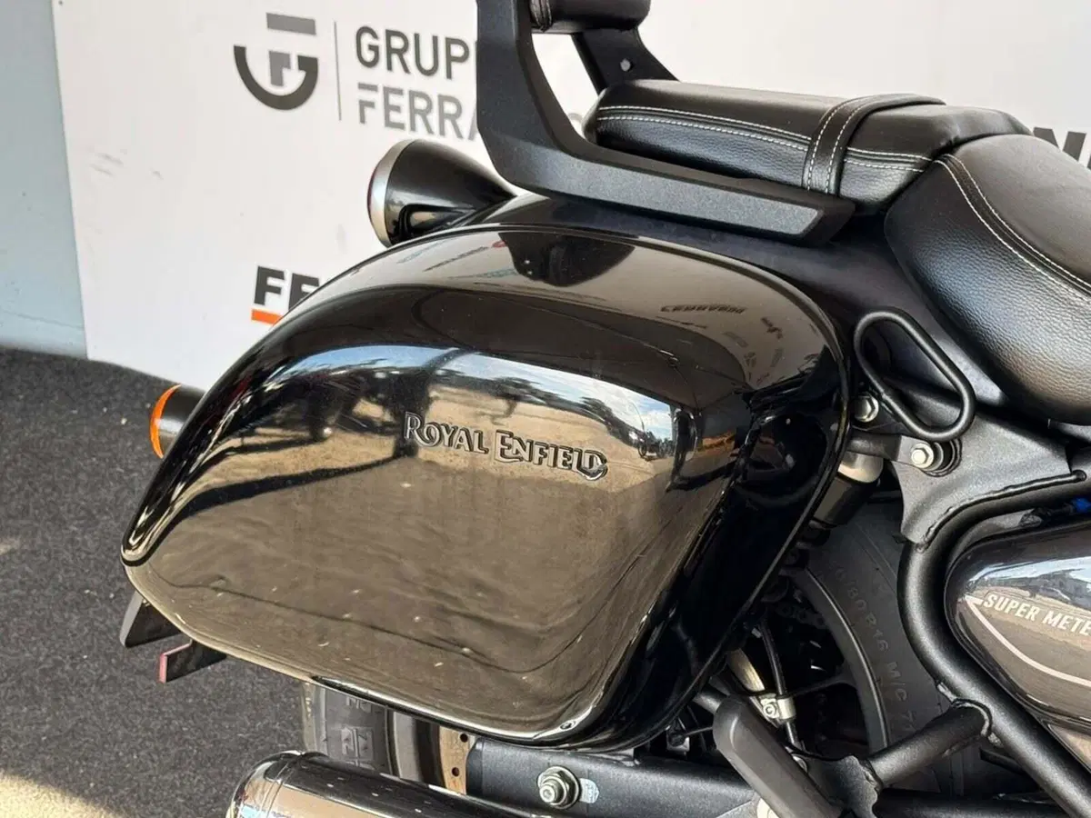 Royal Enfield Super Meteor 650 (2023 - 26) (8)