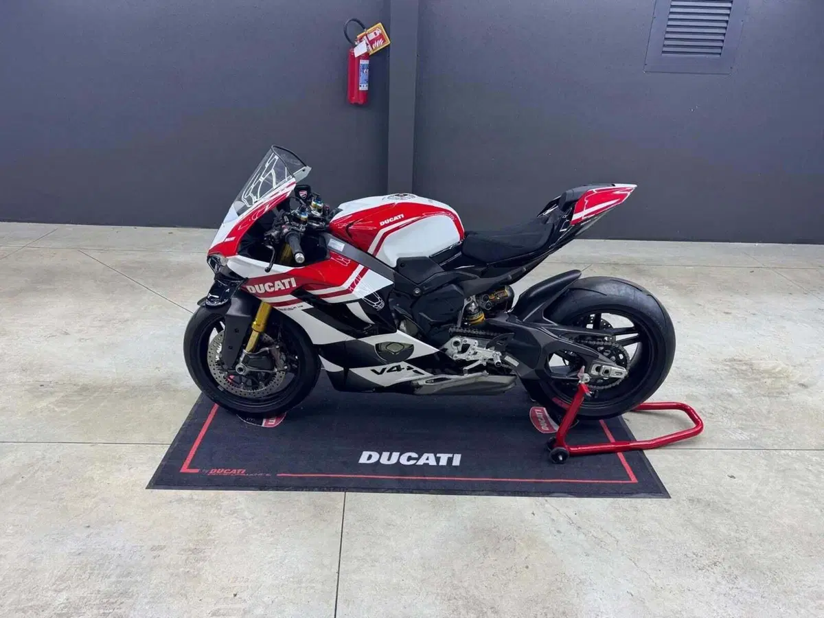 Ducati Panigale V4 Tricolore (2025 - 26) (2)