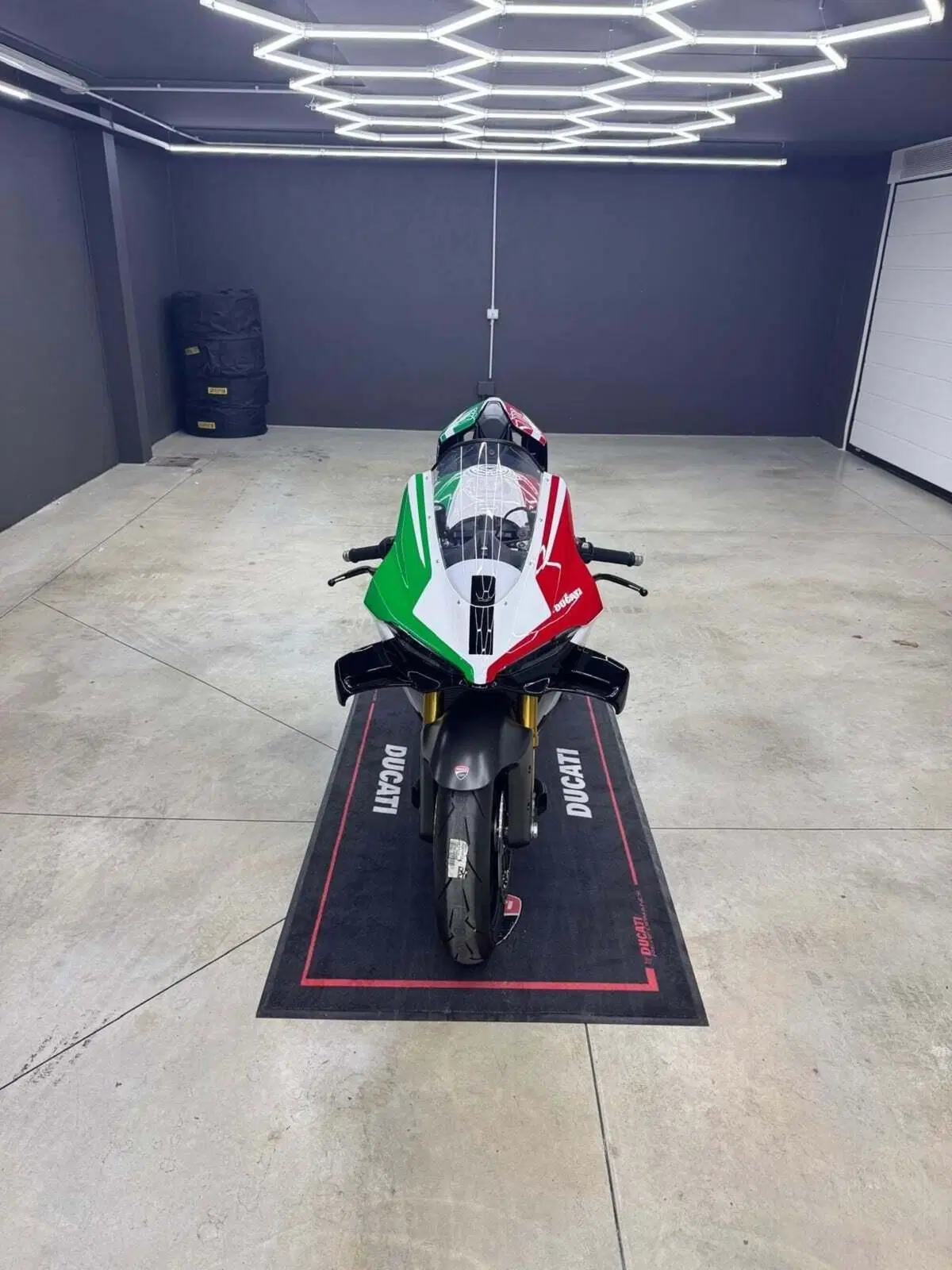 Ducati Panigale V4 Tricolore (2025 - 26) (3)