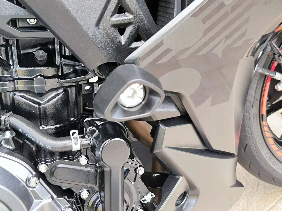 Suzuki GSX-8R (2024 - 26) (12)