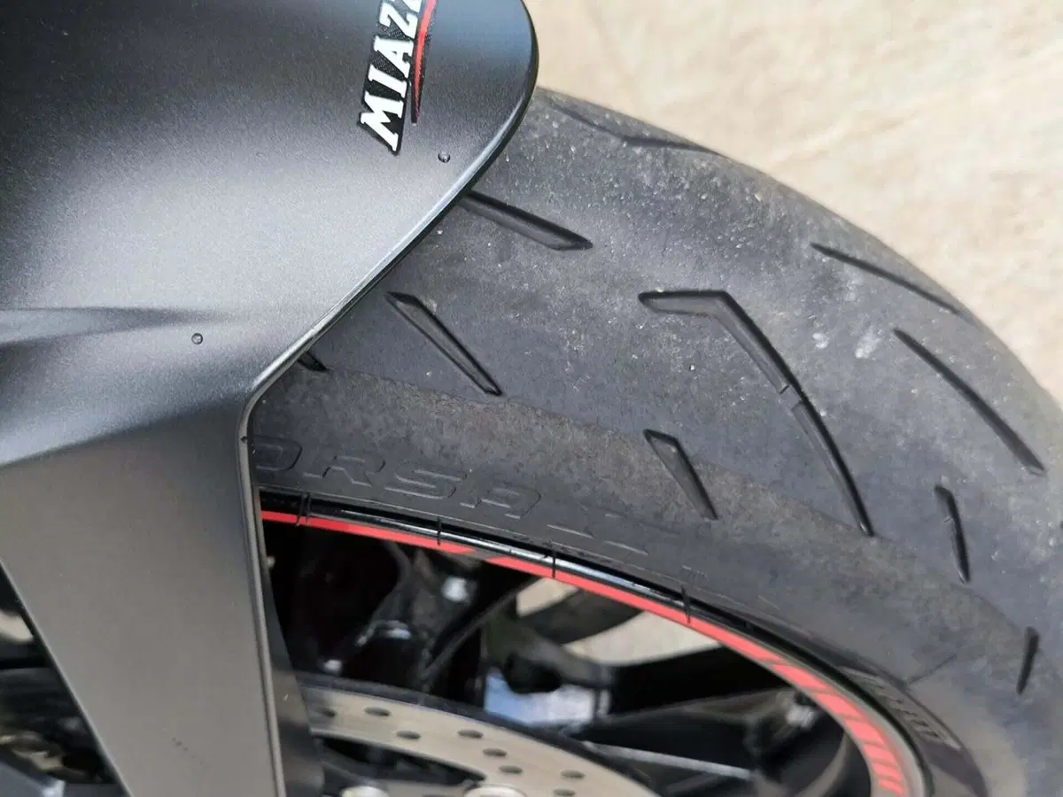 Suzuki GSX-8R (2024 - 26) (15)