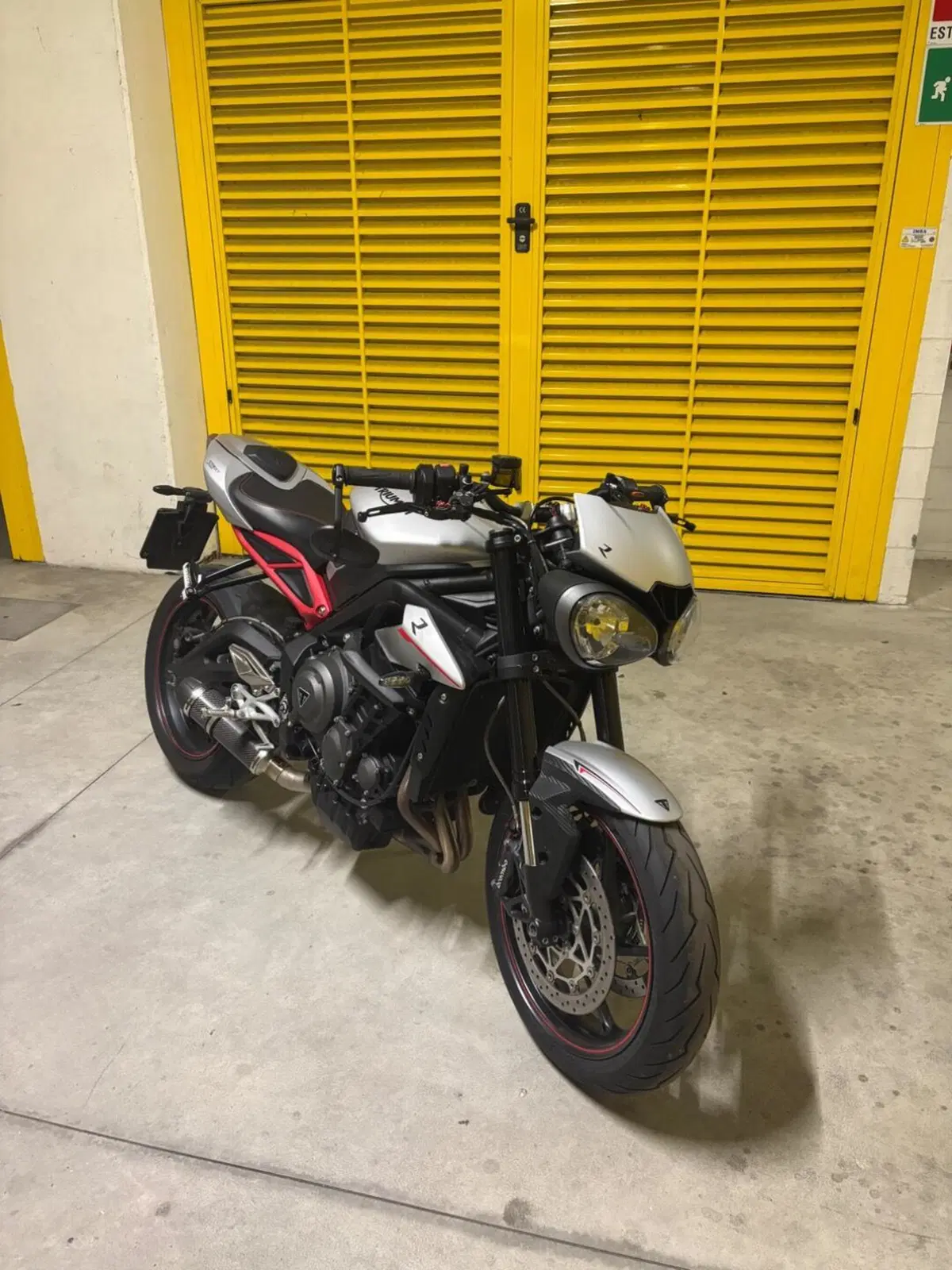 Triumph Street Triple R (2017 - 20) (2)