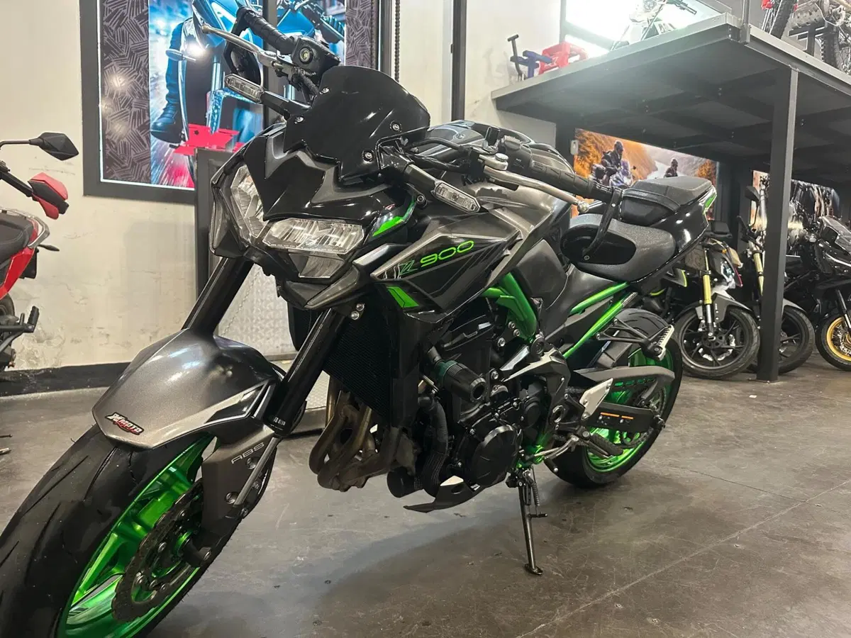 Kawasaki Z 900 (2021 - 24) (2)
