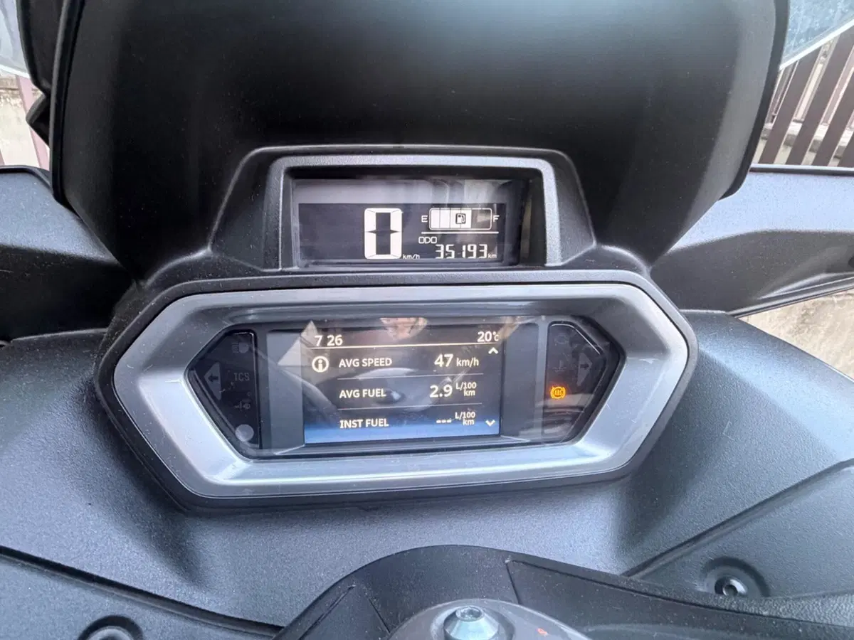 Yamaha X-Max 300 Tech Max (2021 - 24) (2)