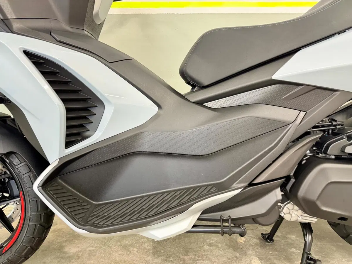 Aprilia SR GT 400 (2026) (10)