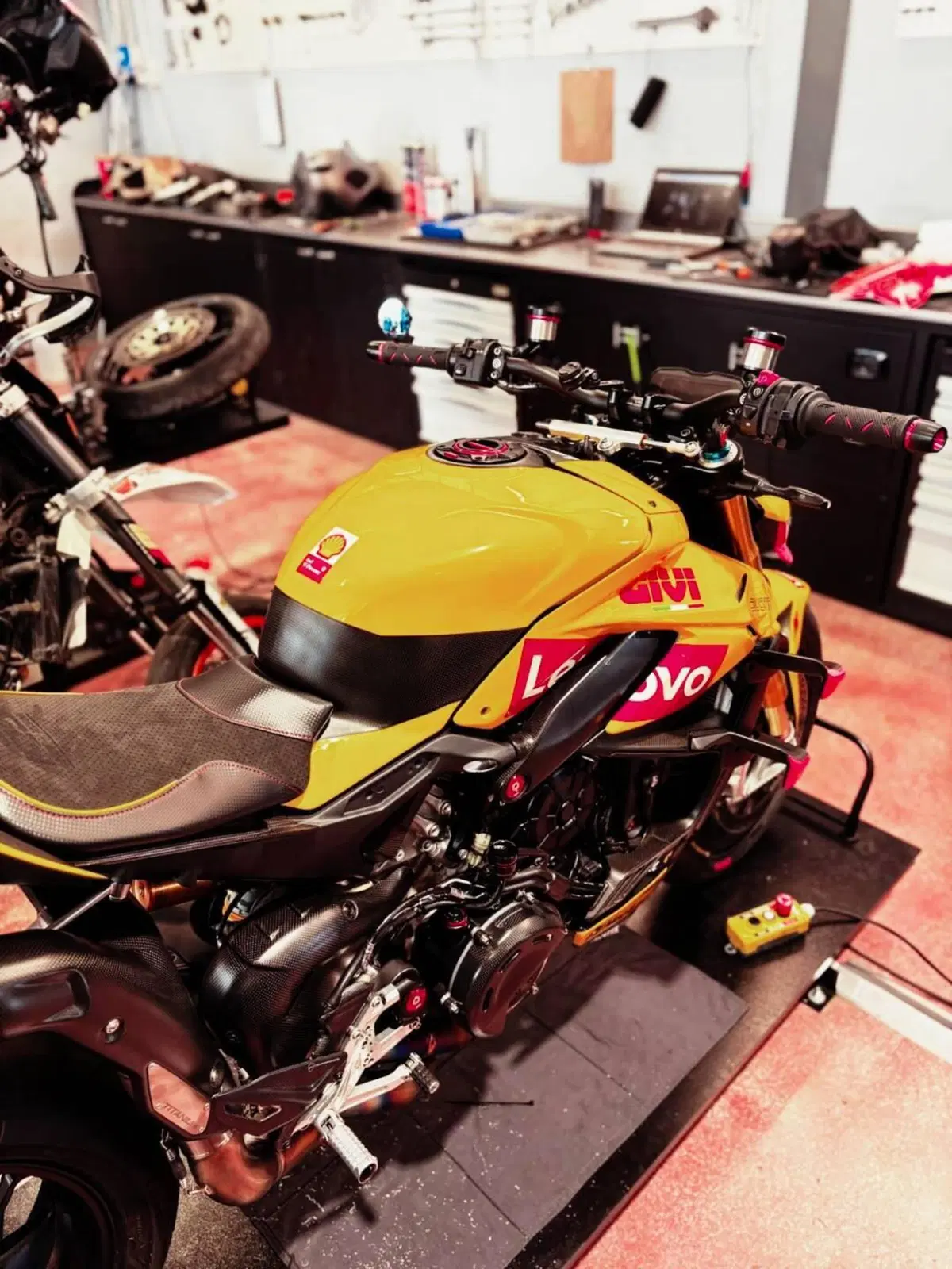 Ducati Streetfighter V4 S (2023 - 24) (11)