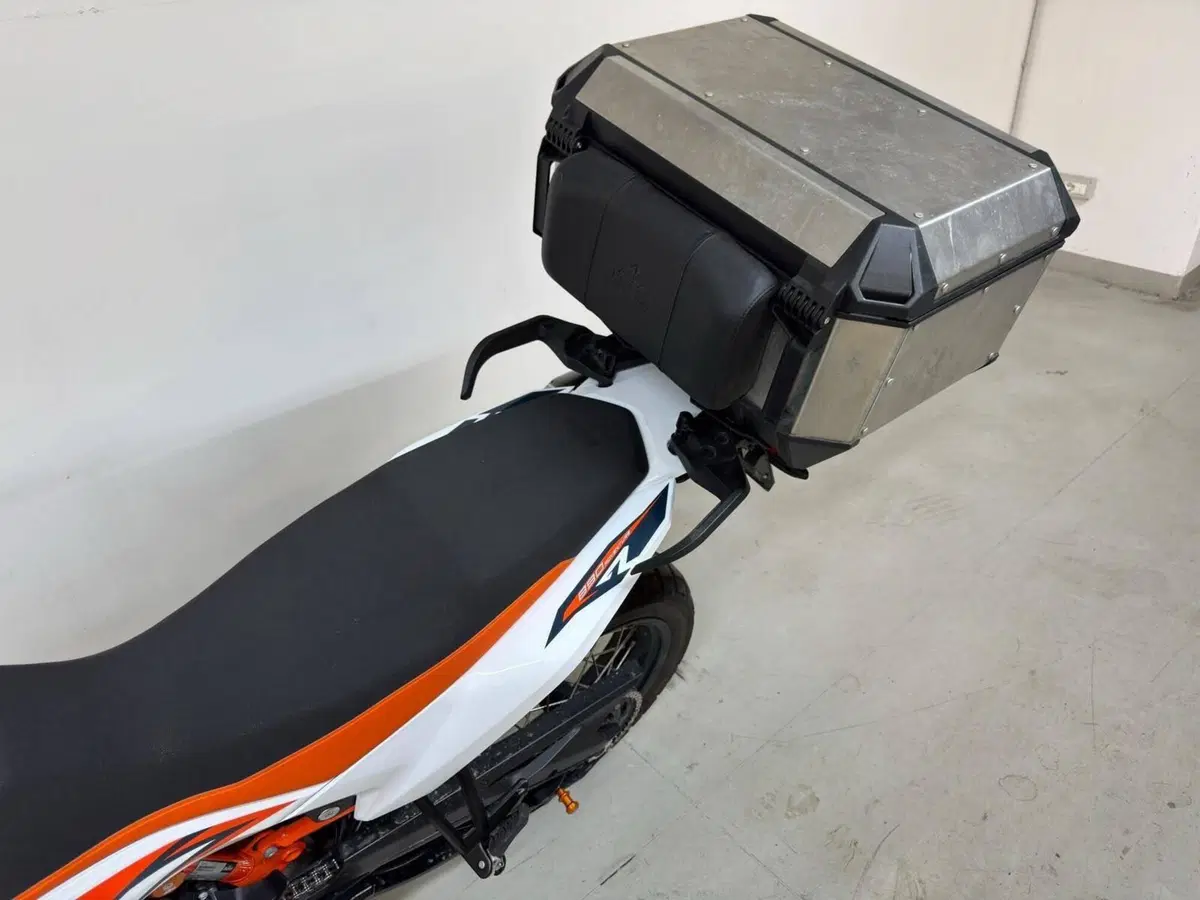 KTM 890 Adventure R (2023 - 24) (10)
