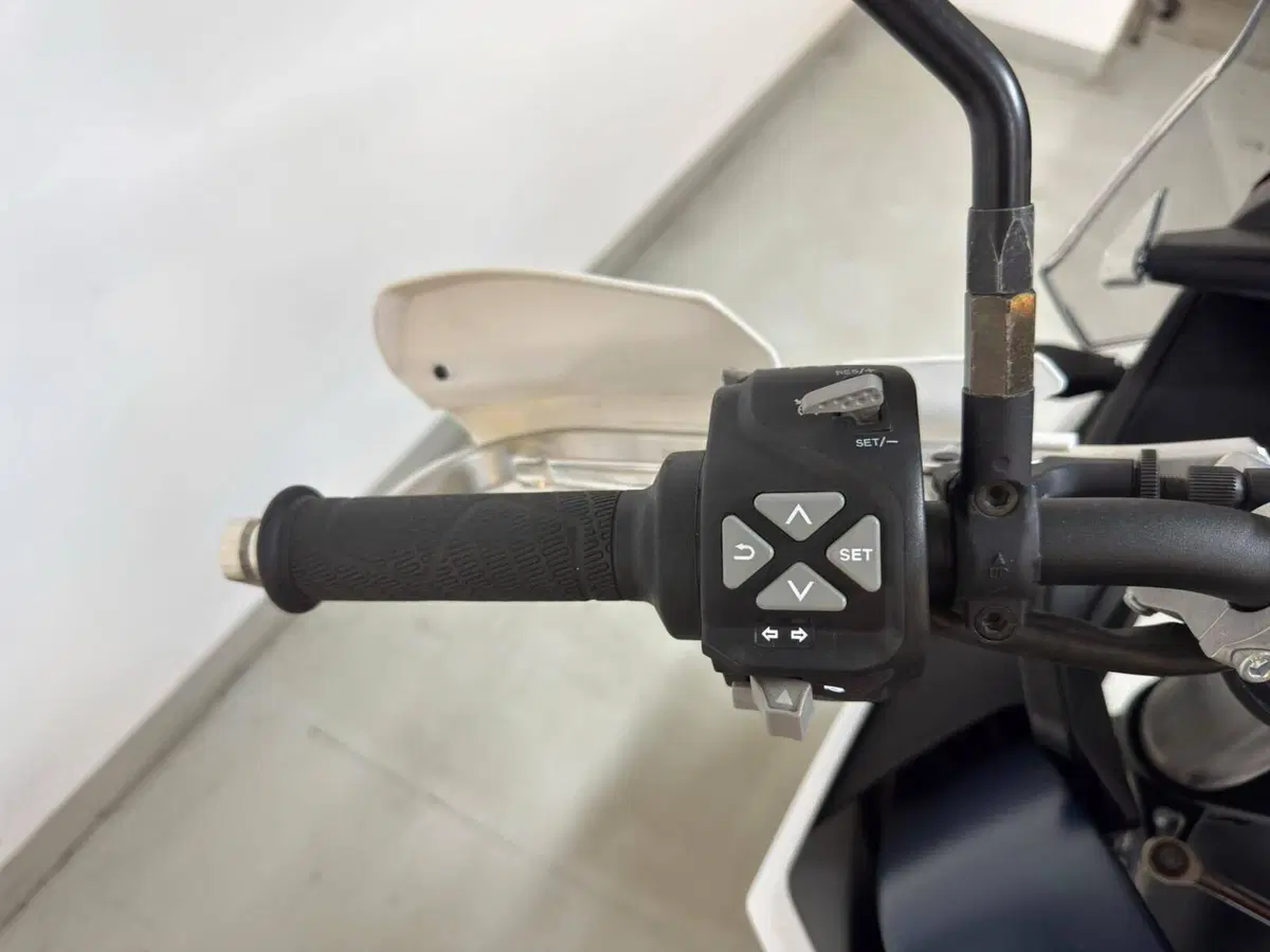 KTM 890 Adventure R (2023 - 24) (11)