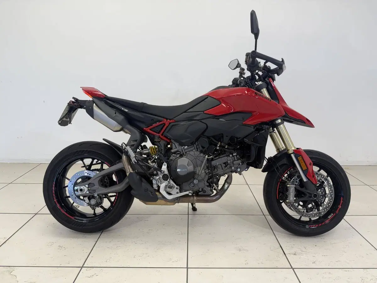 Ducati Hypermotard V2 (2026)