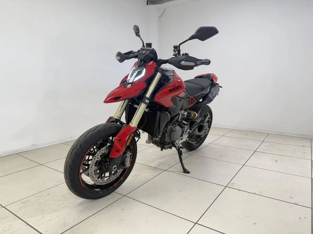 Ducati Hypermotard V2 (2026) (2)