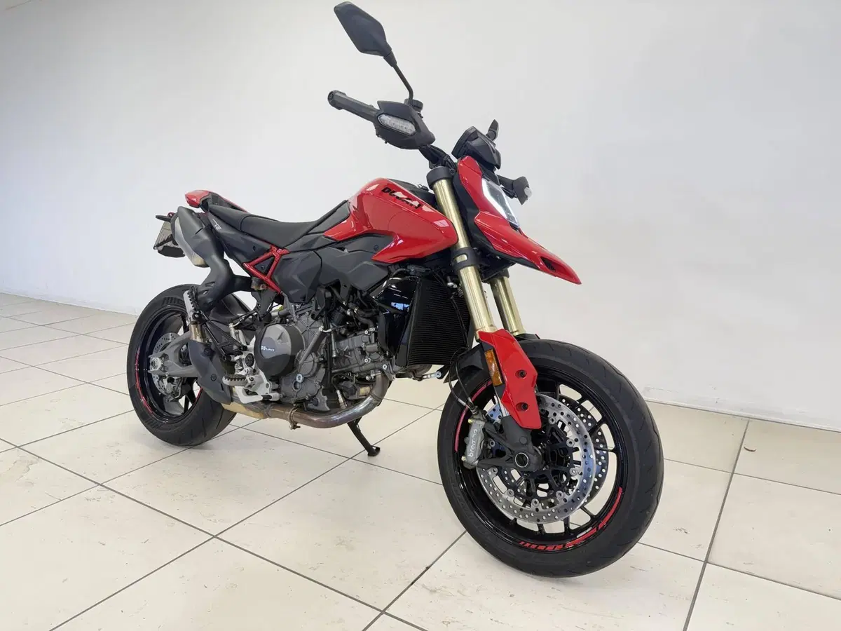 Ducati Hypermotard V2 (2026) (4)