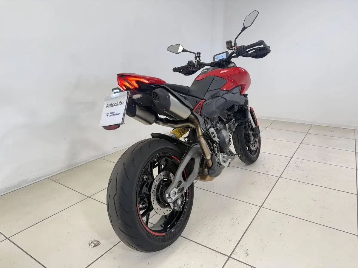 Ducati Hypermotard V2 (2026) (6)
