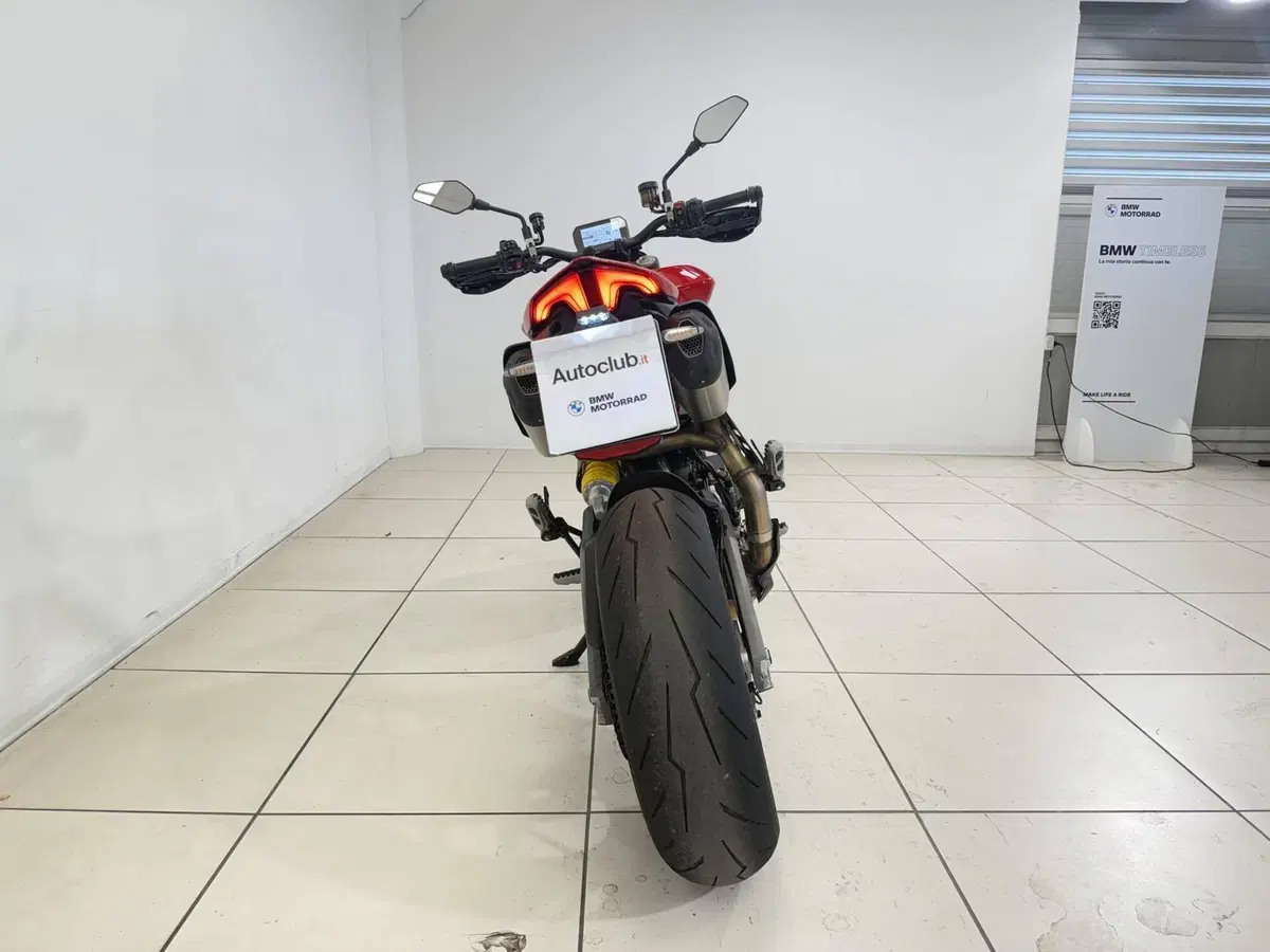 Ducati Hypermotard V2 (2026) (7)