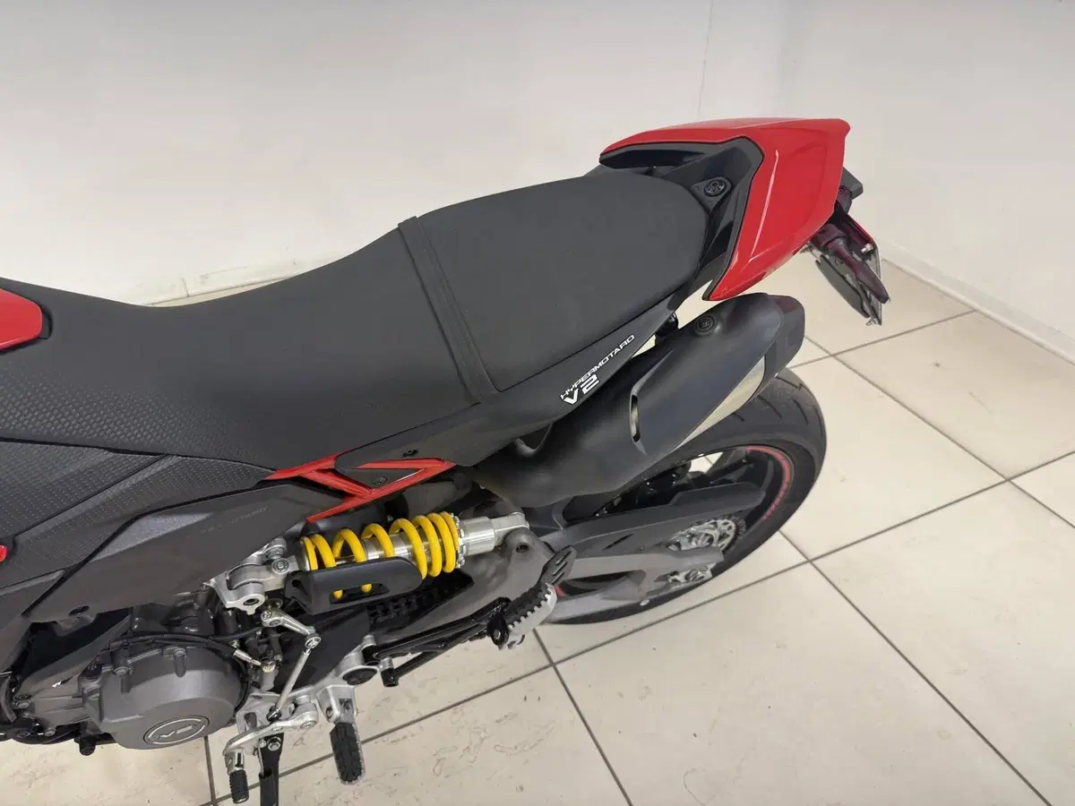 Ducati Hypermotard V2 (2026) (9)