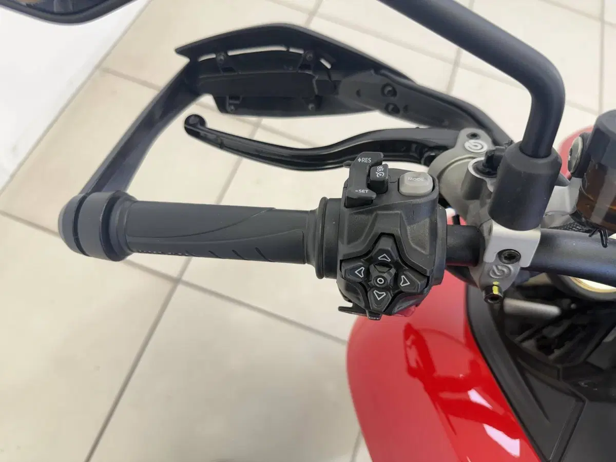 Ducati Hypermotard V2 (2026) (10)