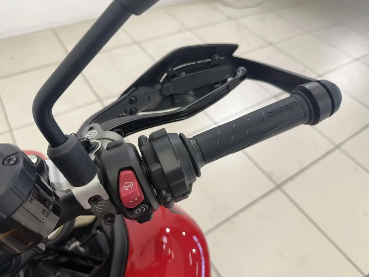 Ducati Hypermotard V2 (2026) (11)