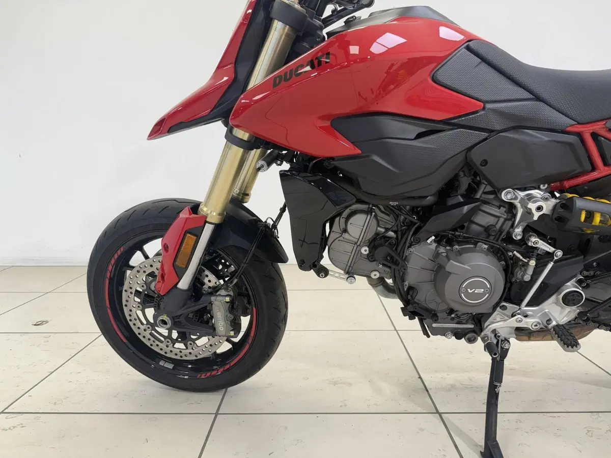 Ducati Hypermotard V2 (2026) (13)