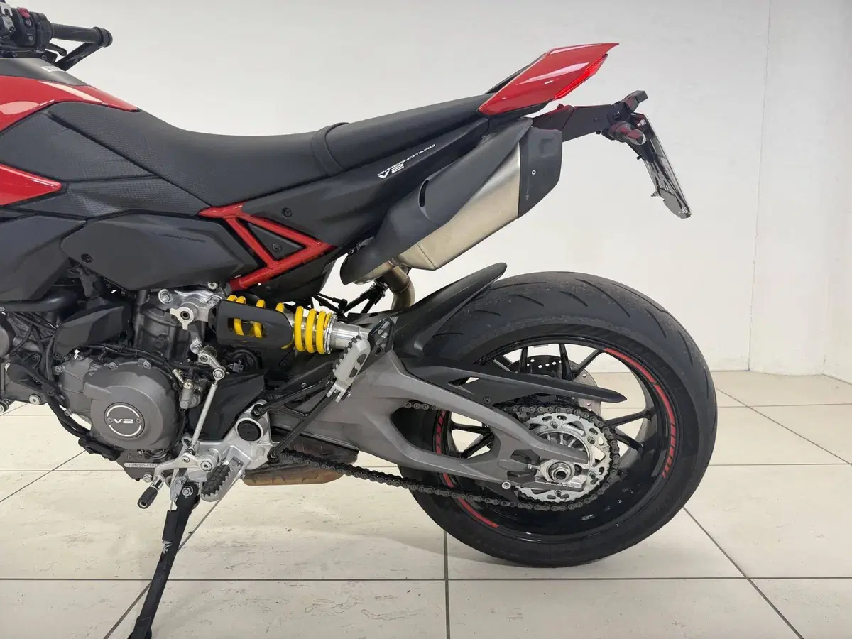 Ducati Hypermotard V2 (2026) (14)