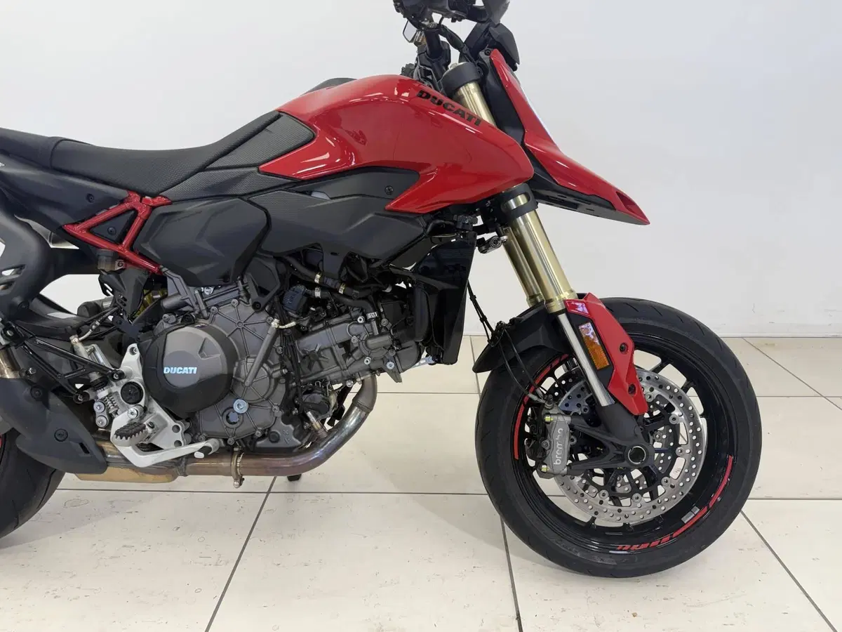 Ducati Hypermotard V2 (2026) (16)