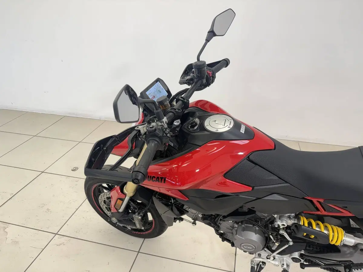 Ducati Hypermotard V2 (2026) (17)