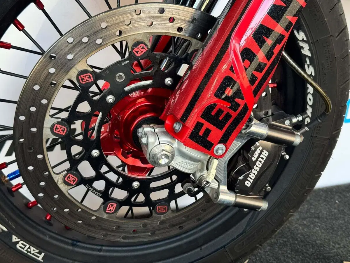 GASGAS MC 125 (2024) (5)
