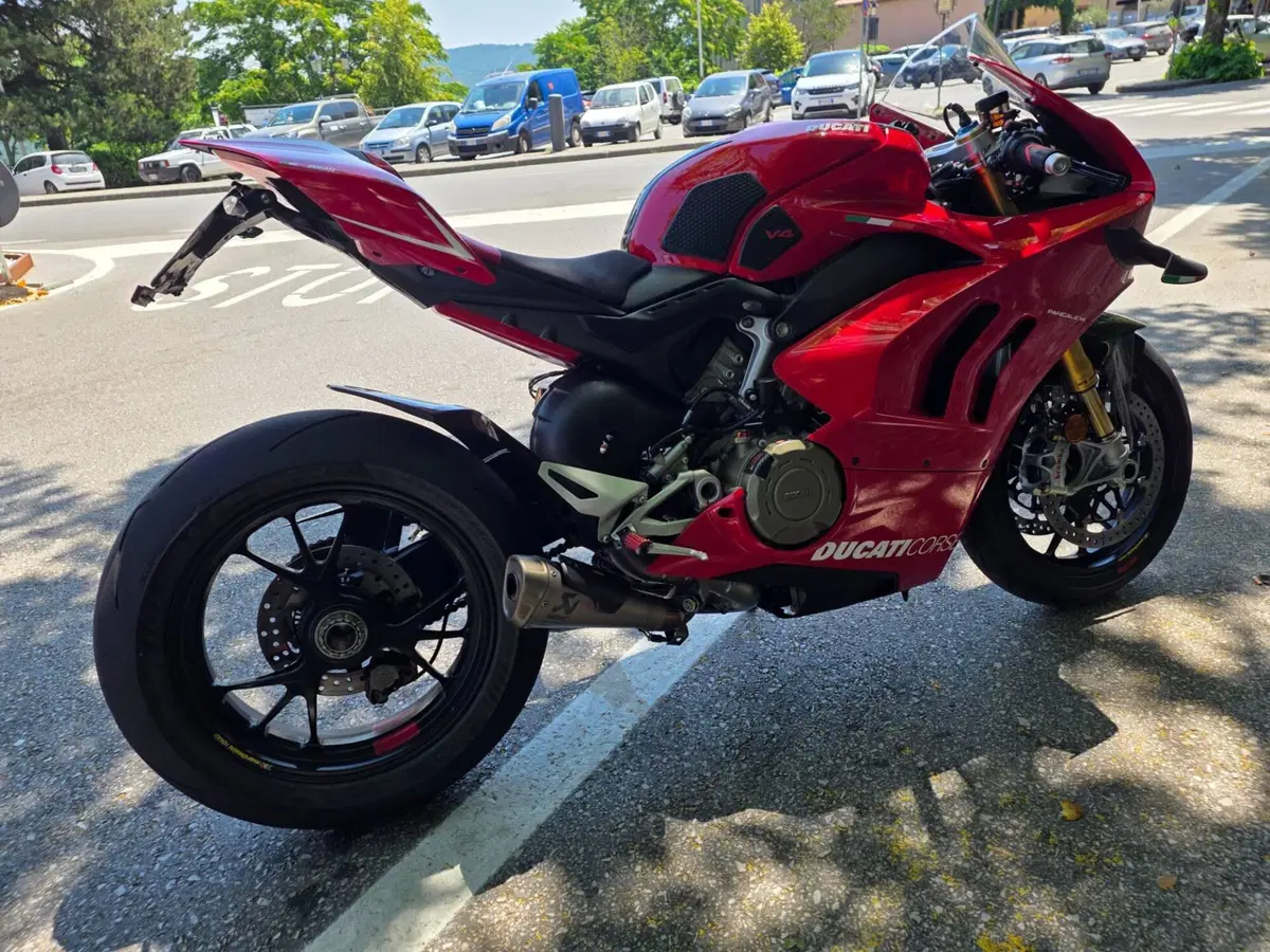 Ducati Panigale V4 S 1100 (2021) (4)