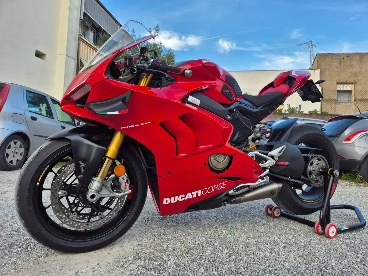 Ducati Panigale V4 S 1100 (2021) (8)