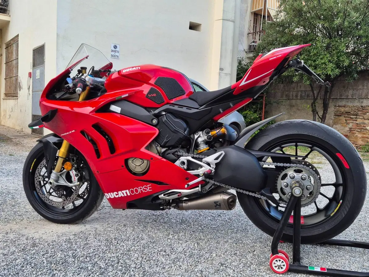 Ducati Panigale V4 S 1100 (2021) (11)