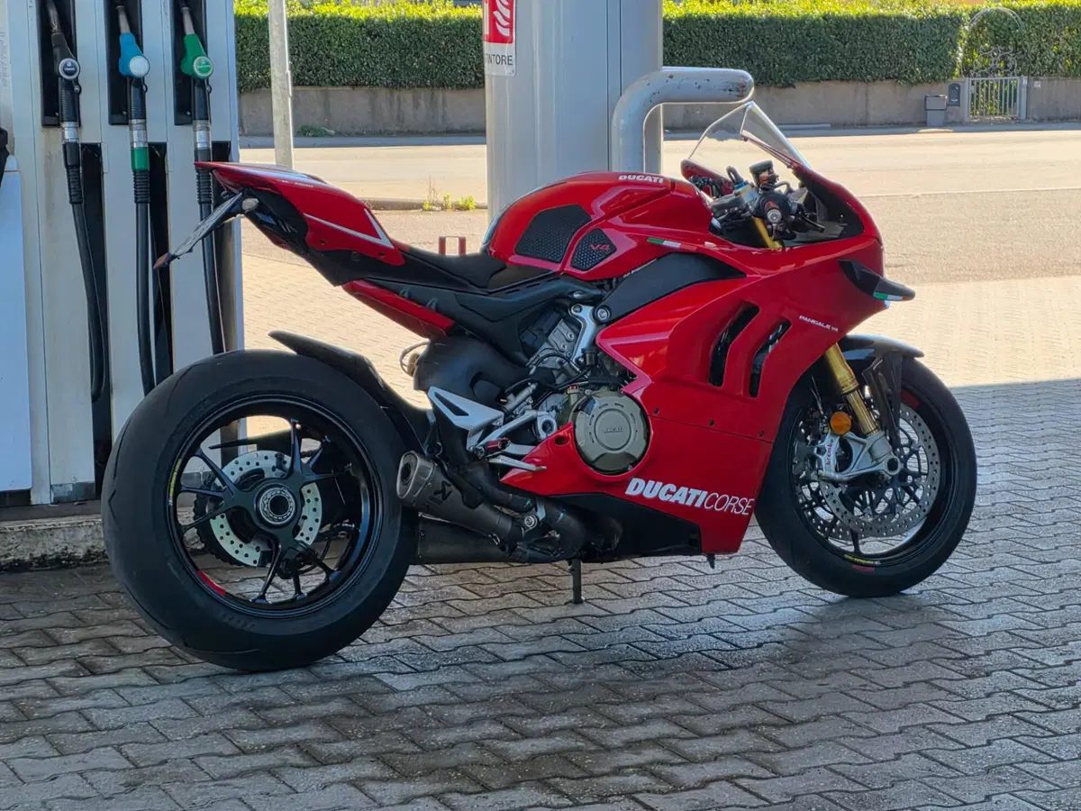 Ducati Panigale V4 S 1100 (2021) (13)