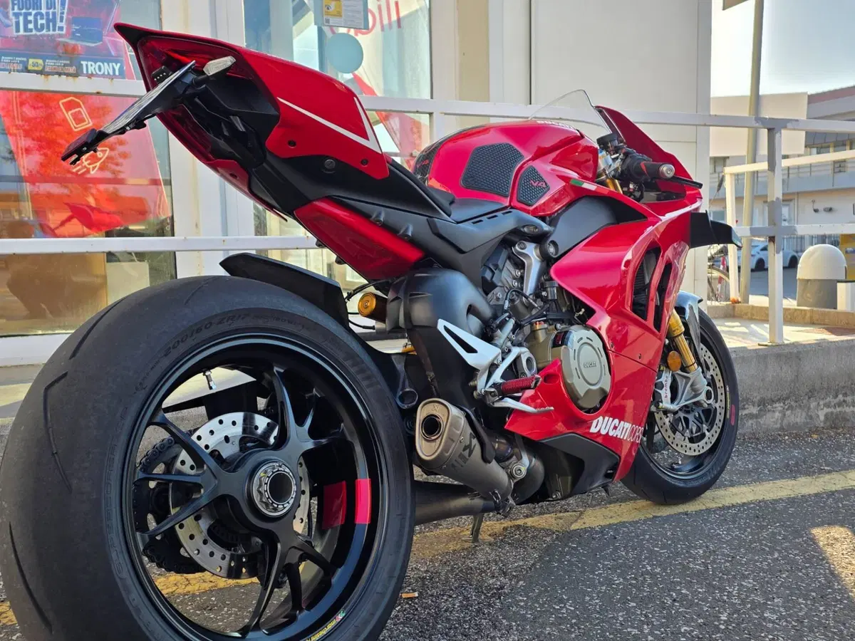 Ducati Panigale V4 S 1100 (2021) (16)