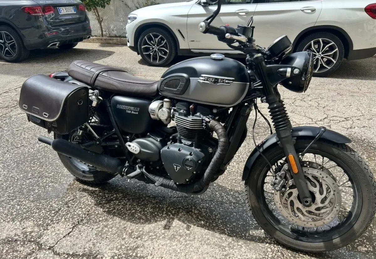 Triumph Bonneville T120 (2021 - 25) (3)