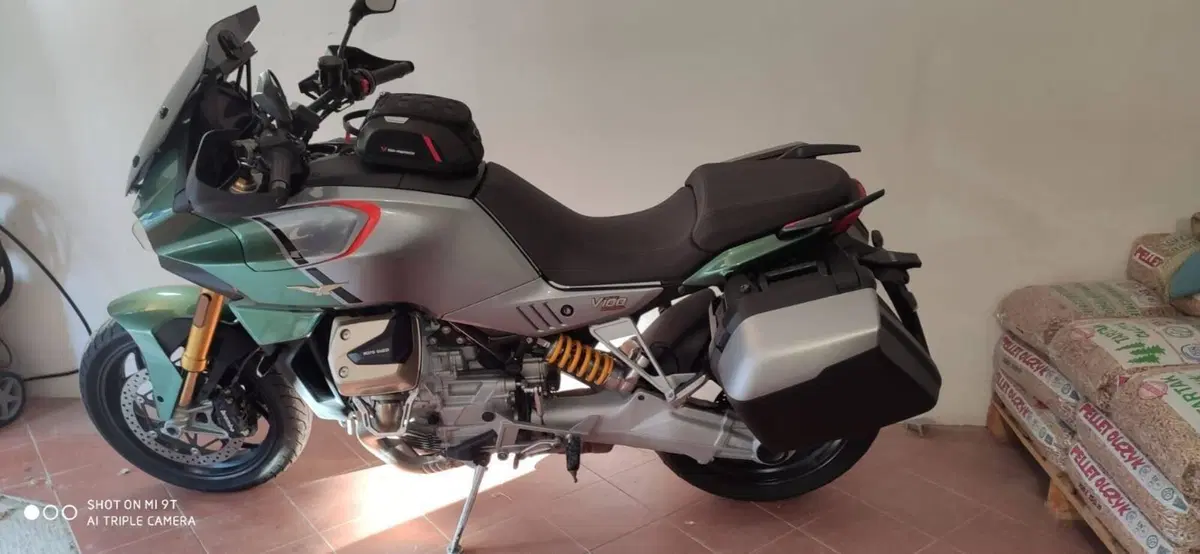 Moto Guzzi V100 Mandello S (2022 - 24) (2)