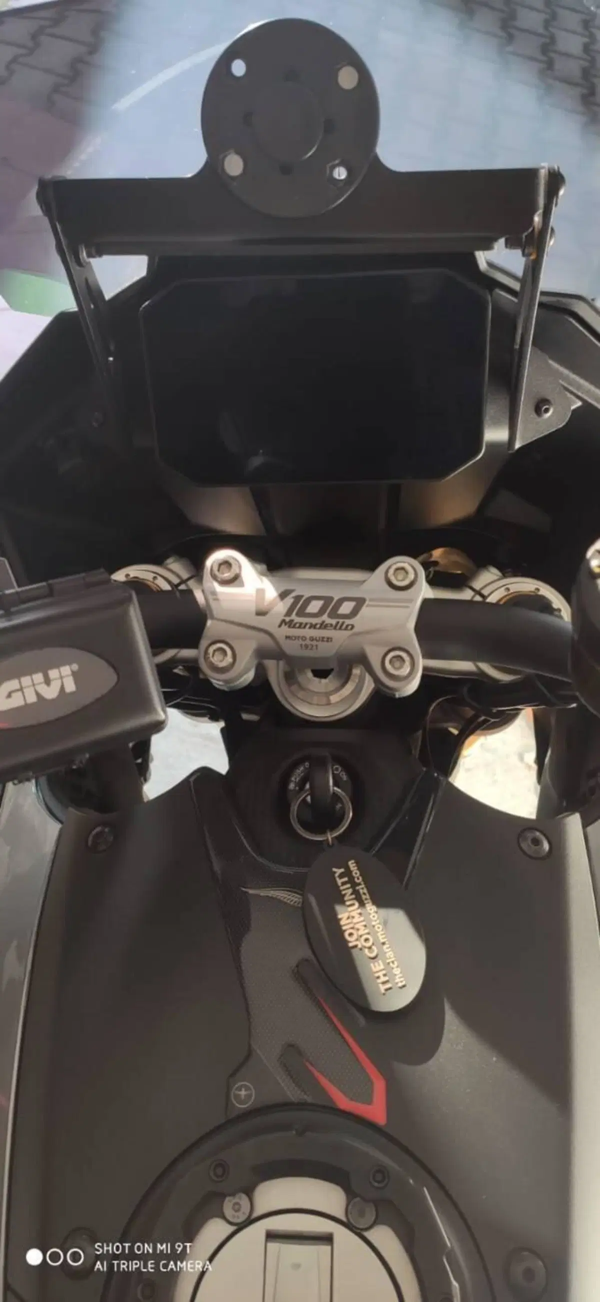 Moto Guzzi V100 Mandello S (2022 - 24) (8)