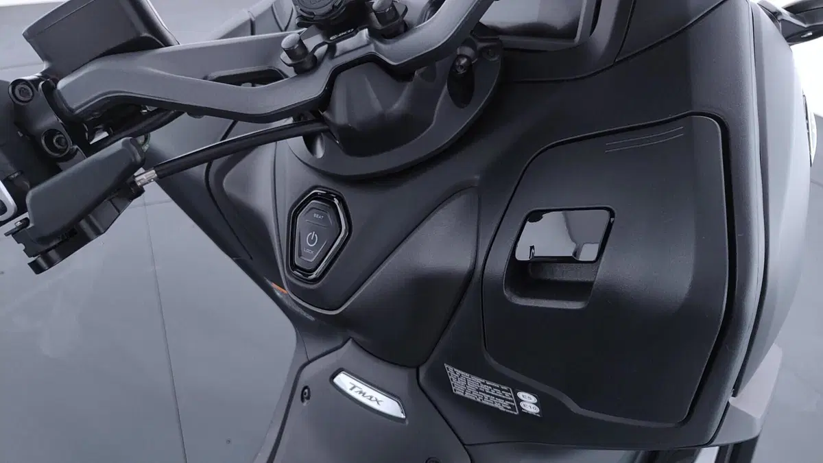 Yamaha T-Max 560 (2025 - 26) (10)
